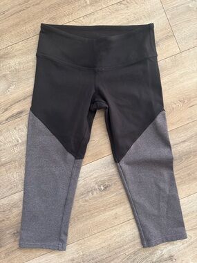 ALO Yoga XS Black and Gray Colorblock Leggings